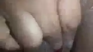 مراهقة عصية تخلع ملابسها للعمل الجنسي القوي