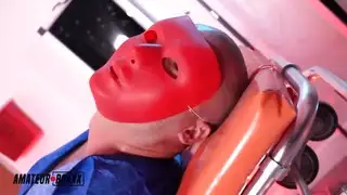 يعذباها صديقاتها