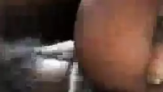 شاب يافع يتمدد فتحته بأداة الرجل الأكبر سنًا الصلبة