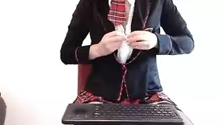 يعقب فتاة في مدرسة بنيك