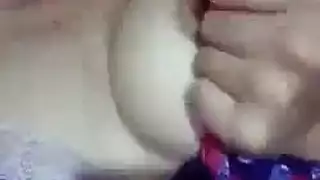 المراهقات المشاغبات تمص وتمارس الجنس في النادي