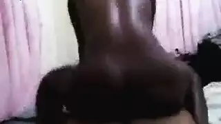 ينيك اخته ويعطيها السيارة