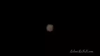 شاب وسيم قوي يضرب فرج امرأة ناضجة مبلل في مقطع إباحي