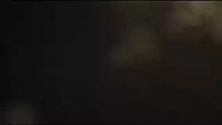 الأخت الأكبر سناً تستسلم لقضيب زوج أختها الكبير