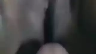 مجموعه شباب يمسكوا بنت ويفعلوان ما يردون فيها غصب عنها