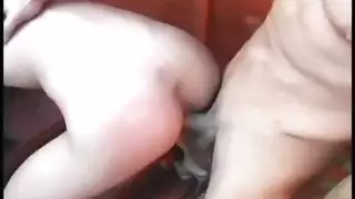 ولد يفرك لها بطرها وبقوة