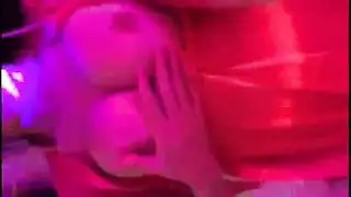 خنثى صيني يمارس الجنس ويعرض ممتلكاته