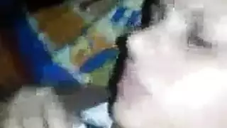 أثداء فتاة آسيوية متوسطة الحجم تهتز أثناء ممارسة الجنس القاسي