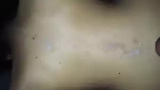 شاب يعلم بنت على السياري وينيكي
