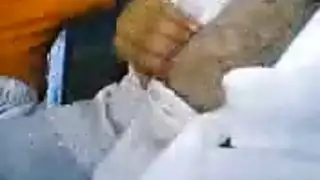 حلاقة كسها المشعر عند صديقتها