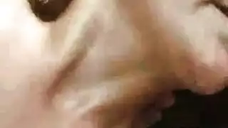 جزار مجري يحصل على خدمة لقضيبه