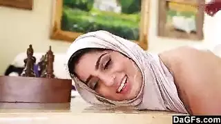 تذهب مع زوجها في زيارة من اجل الجنس