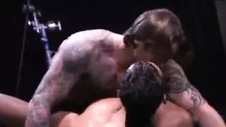 امهات يمارسن جنس مع بناتهن