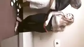 لبنانية من طيزها