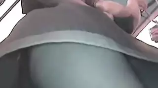 حريم المكتب يستخدمن رئيسهم الوسيم لجلسات جماعية لا نهاية لها