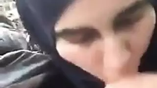 فلاح بينيك حبيبته ف الغيط