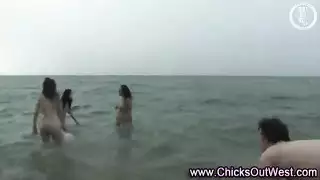 الفراخ مجنون يستمني في الطبيعة