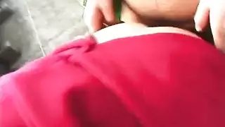 الفتاة اليابانية قرنية لدرجة أنها لا تمتص ديك صديقها فقط