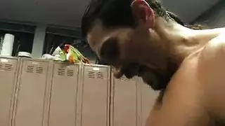 بنات تصرخ من الام