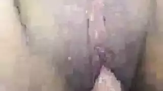 فتاة عزباء تبلل وتلعب بكسي على كاميرا الويب