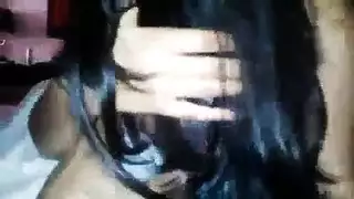 زوجة هندية تأخذ قضيبًا في حديقة عامة بورنو