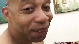 فتاة تقذف بكسها