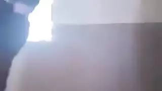 سكس جزائري مقاطع: الأخ يدخل على أخته وهي تُمارس الجنس