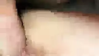 يخلع ملابس ان