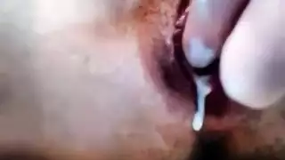 الثلاثي الألماني ممرضة على ركبتيها