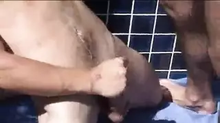 فتاة سودانية ساخنة تأخذ قضيبًا في المواصلات العامة