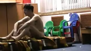 اختناق بالقضيب ومص أثداء حليبية ضخمة