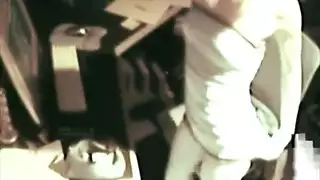 زوجتي وصدق وهي تحمل سيجارة