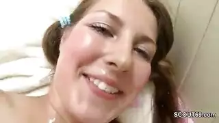 تهيج اخوها و تمص زبه ثم ينيكها بقوة كبيرة من كسها