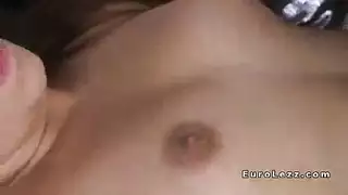 سكس سحاق رهيب مع سحاق شقراوات رائع و لحس الكس و مص الحلمة