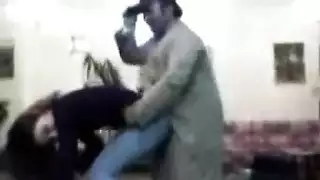 رجل سكران يمارس الجنس مع الموظفة