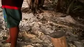 مراهقات وقحات بوجوه جميلة تبلع السائل المنوي في فيديو إباحي