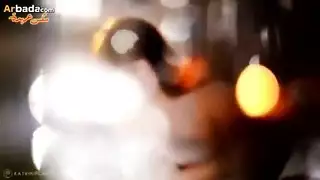 امرأة ممتلئة الجسم ذات أثداء ضخمة تأخذ قضيبًا ضخمًا في مشهد إباحي صريح