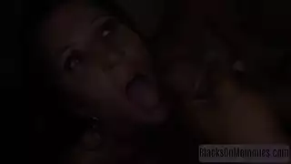 العريس المثقل بالديون ينفق على مؤخرة عشيقته