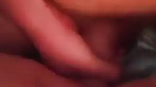 ثنائي العاهرات يأخذ قضيبًا كبيرًا عميقًا بالداخل