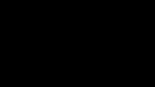 يلعب بكسها بقوة بيديه
