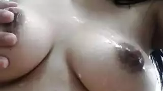المداعبة الرومانسية تؤدي إلى سكس ياباني صريح