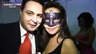 لقاء محرم كلاسيكي بين الأم والابن