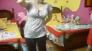 بنات مصريات شراميط يهيجو على بعض