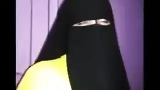 مذكرات إباحية للعاهرة المنقبة عن أفعالها القذرة