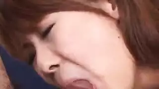 شرج مكثف يجعل العاهرة اليابانية تبلغ بعنف