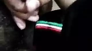 شاب هندي مزدوج يمص ويلحس صديقه بعنف