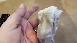 هي تبلع قضيبه العملاق ويفقد السيطرة