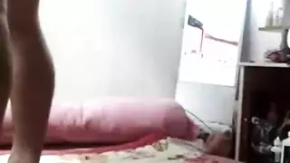 صديقتي الماكرة تأخذ قضيب ابن عمها الكبير