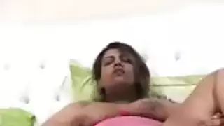 شرموطه سعوديه تفتح طيزها بغرفتها