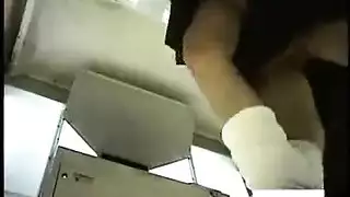 الفتيات الجميلات تجد رجالاً عشوائيين لمتعة الجنس الجماعي الصريح